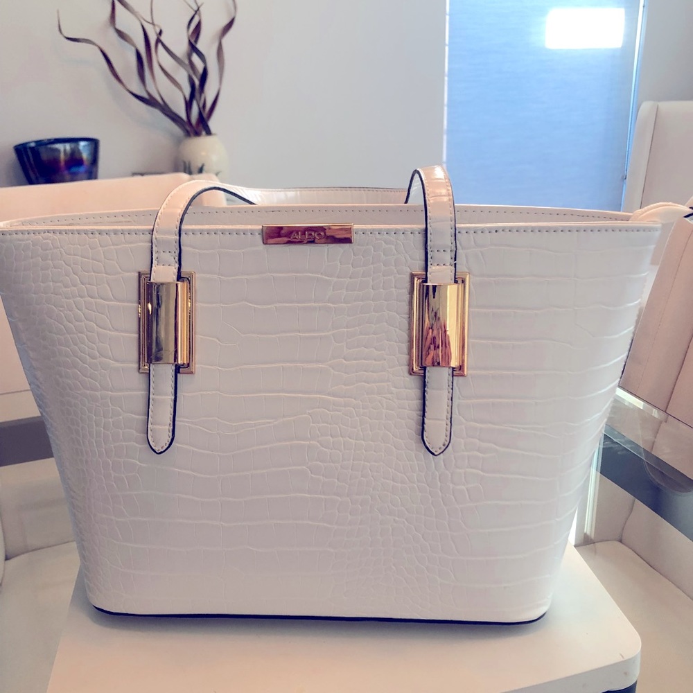 Aldo, white shoulder handbag. 9” H 15.5” Gently used but it’s in mint condition